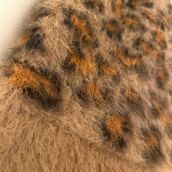 🔥FINAL PRICE SALE🔥
BDG Urban Outfitters leopard beanie - Picture 4 of 10